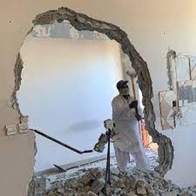 تكسير وهدم جدران شمال الرياض