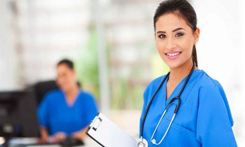 ممرضة منزلية بالشهر بالرياض