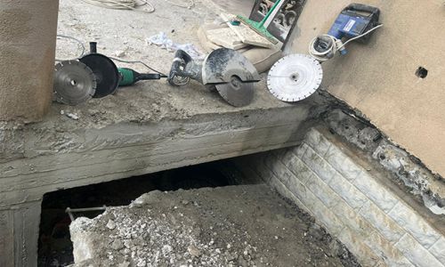 تكسير وقص جدران الرياض