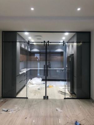 تركيب باب زجاج سيكوريت بالرياض